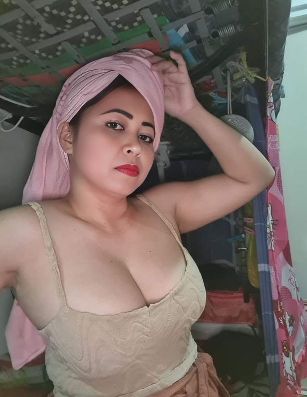 Indo Viral Tante Maskhotie Berkacamata Cantik Prank Ng0c0k Meme